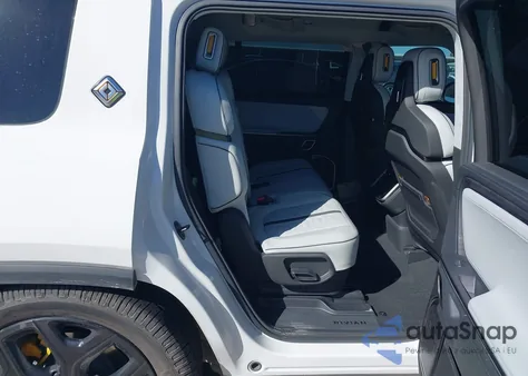 2024 Rivian R1S Adventure Quad Motor Large Pack z USA, uszkodzony, nr VIN 7PDSGABA0RN038658